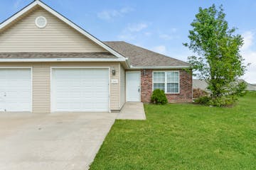 204 Palmer Ct Pleasant Hill, MO 64080